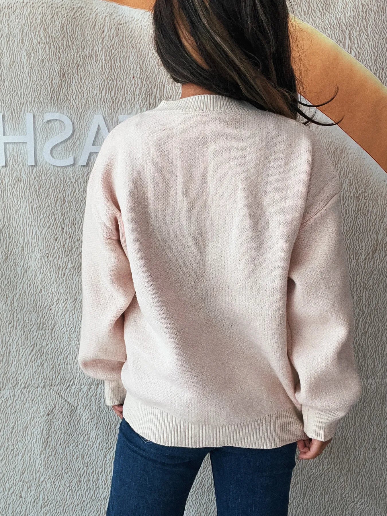 Stylish Bow Pattern Casual Long Sleeve Sweater for Effortless Everyday Wear, featuring a sleek back design, perfect for layering and completing a stylish outfit.