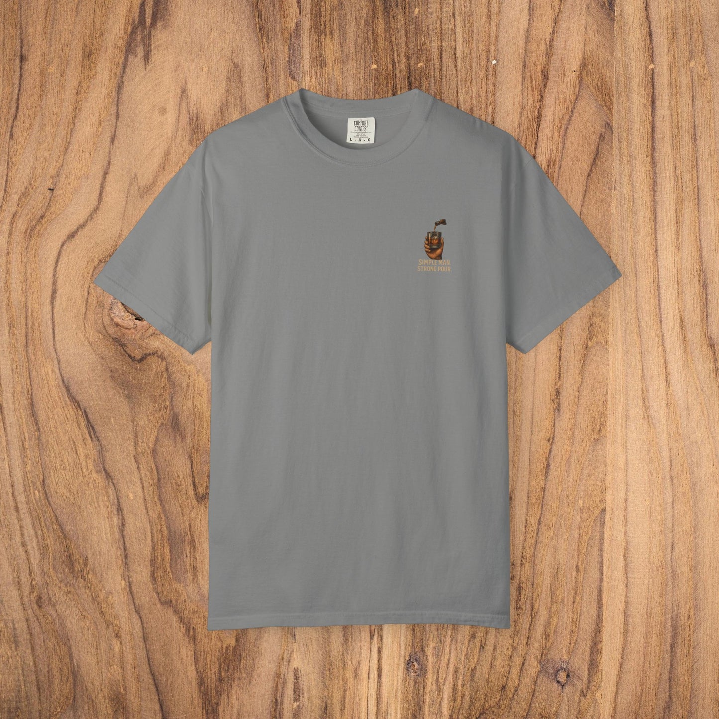 Simple Man Strong Pour T-Shirt in gray color, crafted from 100% cotton, offering a classic fit and a stylish design ideal for everyday wear.