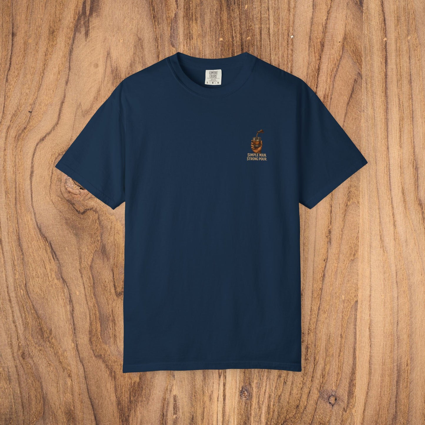 Simple Man Strong Pour T-Shirt in navy blue, made of 100% cotton, featuring a stylish design and classic fit for versatile wear.