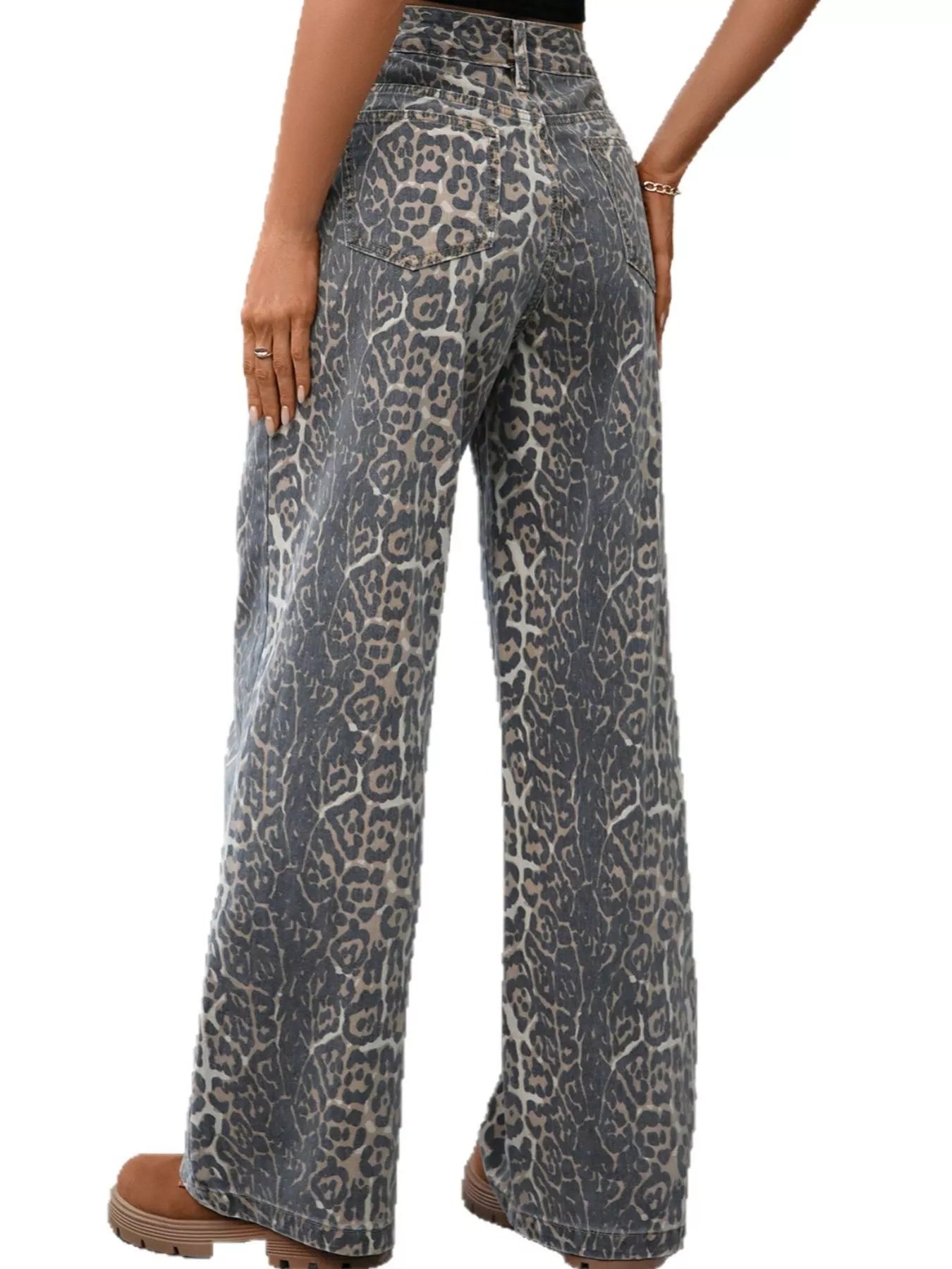 Back view of the model in Leopard Wide Leg High Waist Jeans, highlighting the comfortable fit and trendy design.