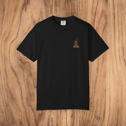 Simple Man Strong Pour T-Shirt in black color, 100% cotton, designed with a classic fit, combining comfort and style for a versatile wardrobe.
