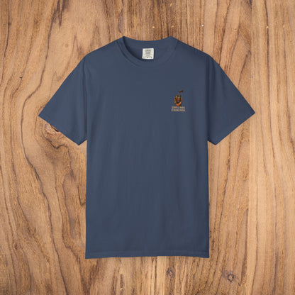 Simple Man Strong Pour T-Shirt in deep navy blue, constructed from ethically sourced materials, ideal for a casual yet stylish wardrobe.