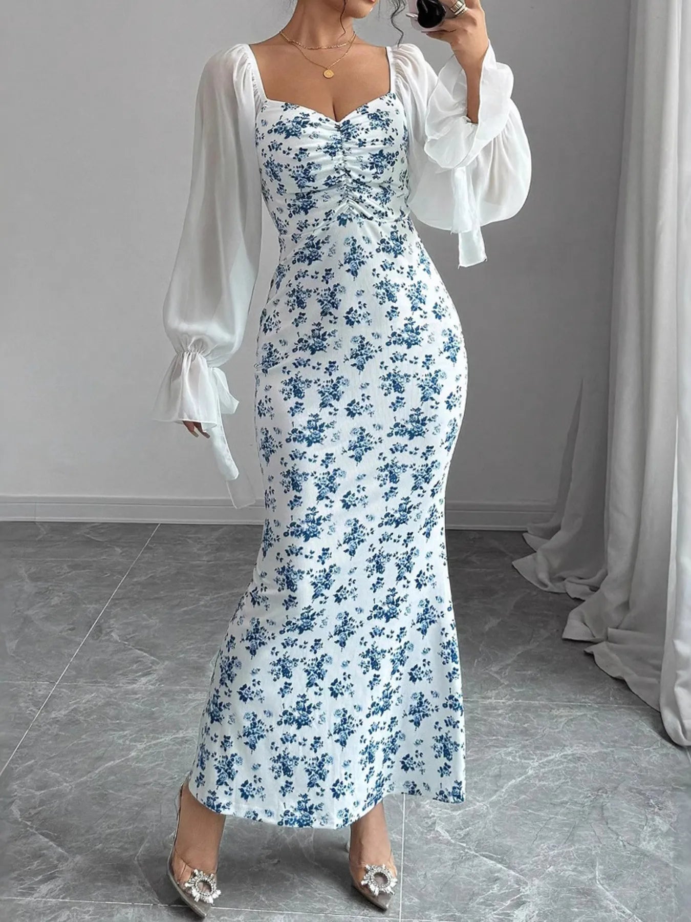 Floral Print Maxi Dress with Sweetheart Neckline and Ruffled Design - Capturing the essence of elegance, this 100% polyester dress showcases a beautiful floral print and ruffled details, ideal for chic summer outings.