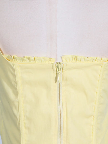 Close-up of the zip back detail of the Trendy Slit Sleeveless Midi Dress with Zip Back in yellow, emphasizing the stylish zip closure.